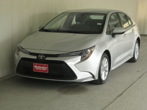 Used 2025 Toyota Corolla LE image 22