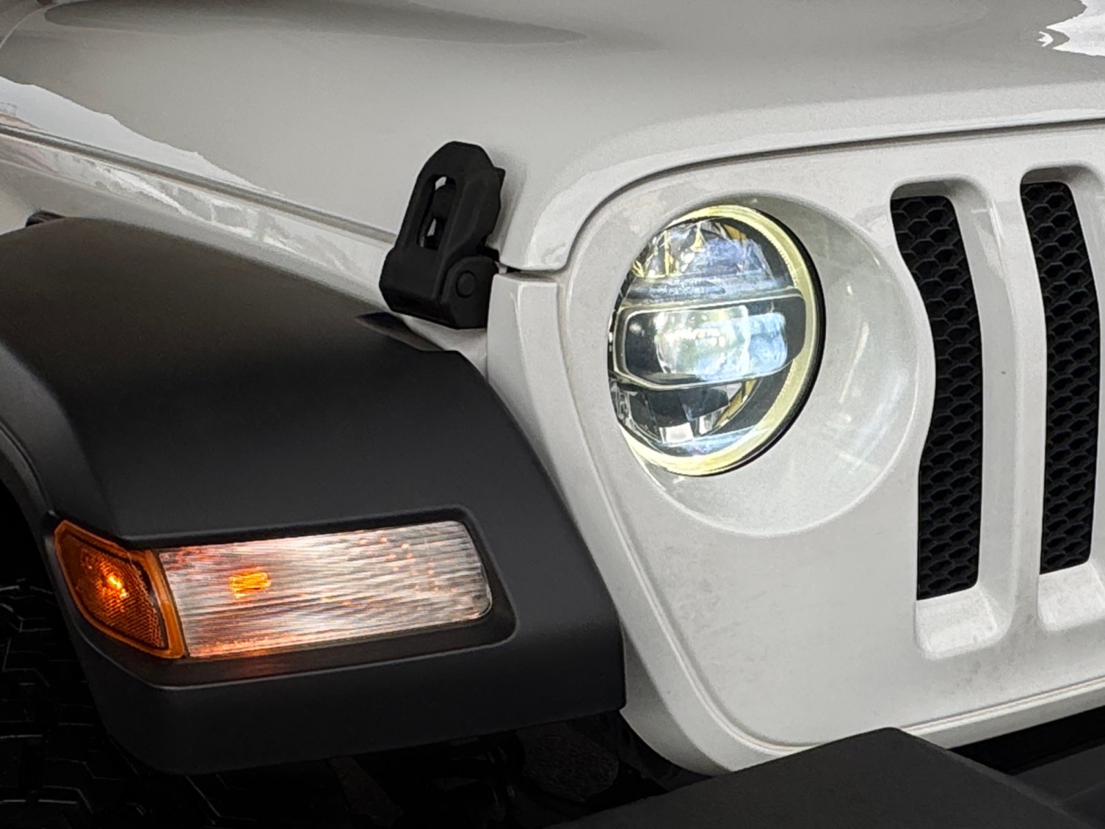 Used 2020 Jeep Wrangler Sport AWD/4WD image 32