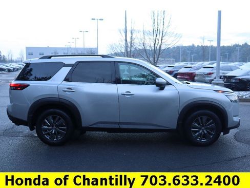 Used 2022 Nissan Pathfinder SV image 8