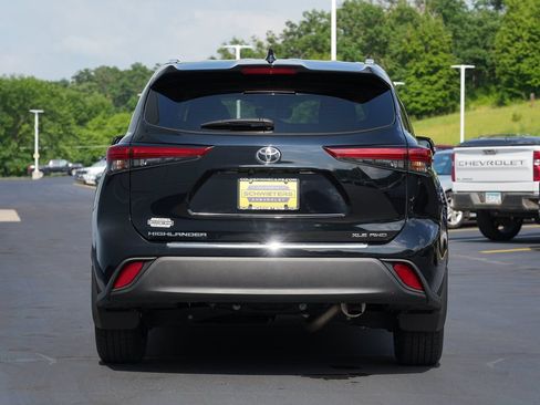 Used 2023 Toyota Highlander XLE AWD/4WD image 4