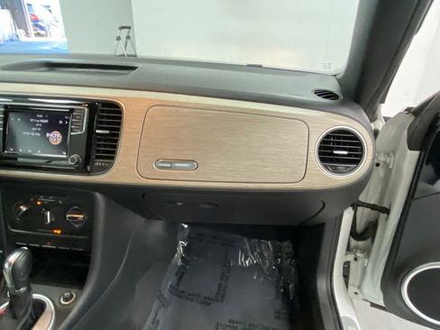 Used 2018 Volkswagen Beetle 2.0T Coast FWD image 34