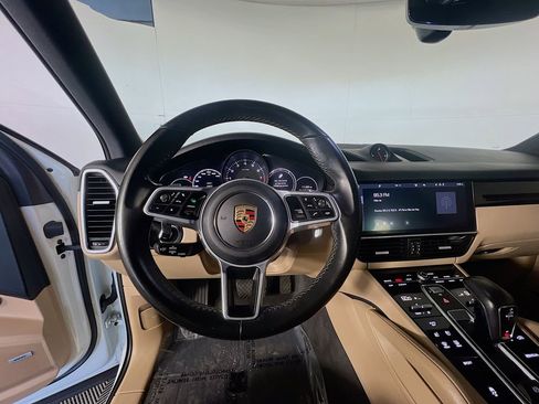 Used 2020 Porsche Cayenne AWD/4WD image 13