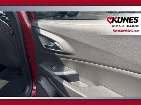 Used 2025 Chevrolet Trax LS image 17