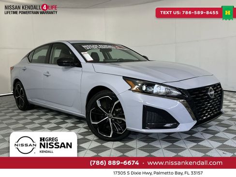 Used 2025 Nissan Altima 2.5 SR w/ SR Premium Package FWD image 1