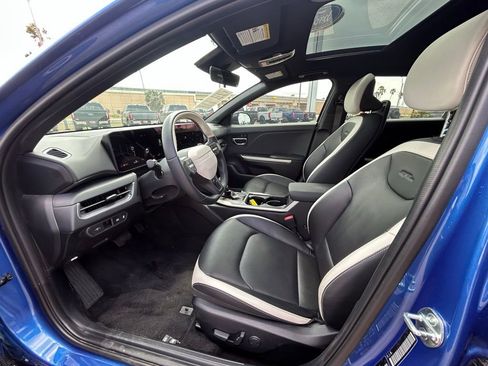 Used 2025 Kia K4 GT-Line w/ GT-Line Premium Package image 11