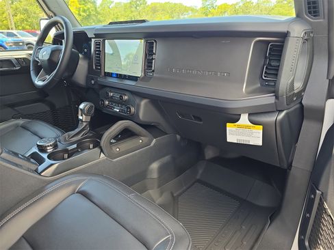New 2025 Ford Bronco Badlands image 8