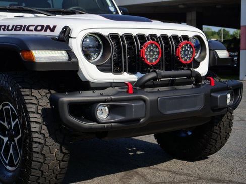 Used 2024 Jeep Gladiator Rubicon w/ Technology Group AWD/4WD image 10