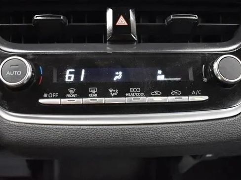 Used 2024 Toyota Corolla LE FWD image 31