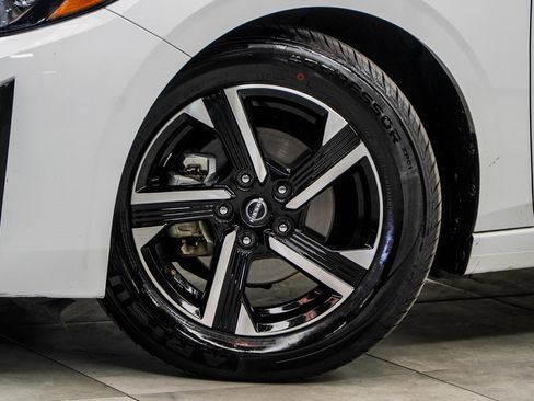 Used 2024 Nissan Sentra SV image 3