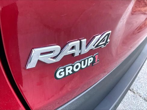 Used 2019 Toyota RAV4 LE w/ Carpet Mat Package image 10