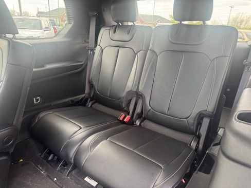 Used 2025 Jeep Grand Cherokee L Limited w/ Black Appearance Package AWD/4WD image 8
