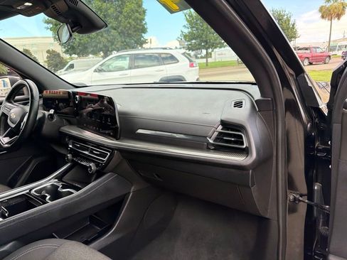 Used 2024 Chevrolet Traverse LT FWD image 17