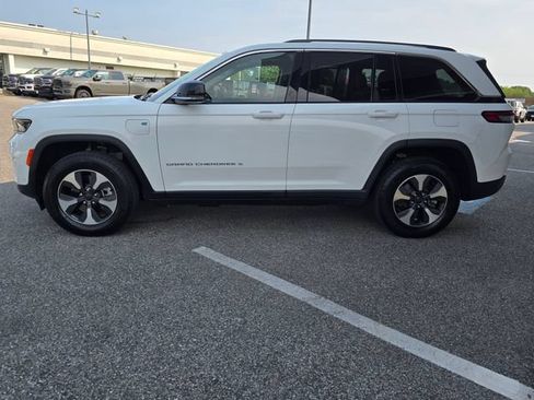 Used 2022 Jeep Grand Cherokee Limited 4xe w/ Luxury Tech Group II AWD/4WD image 32