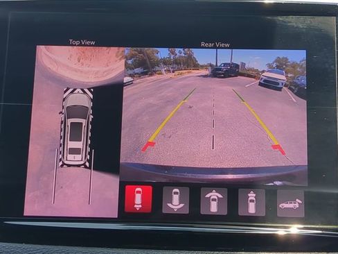 Used 2021 Chrysler Pacifica Touring-L w/ Uconnect Theater Family Group FWD image 26