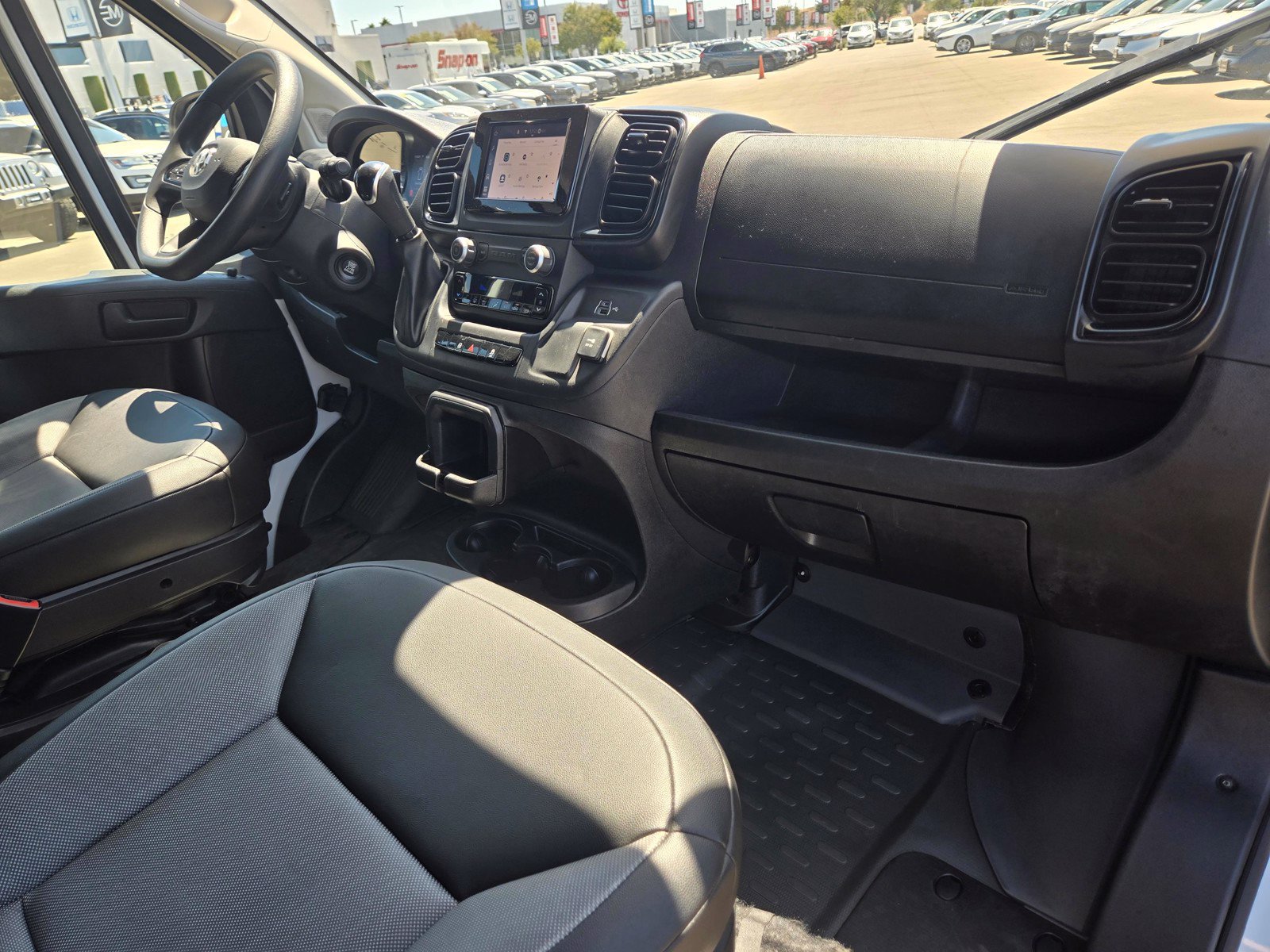 Used 2025 RAM ProMaster 2500 w/ Convenience Group FWD image 10