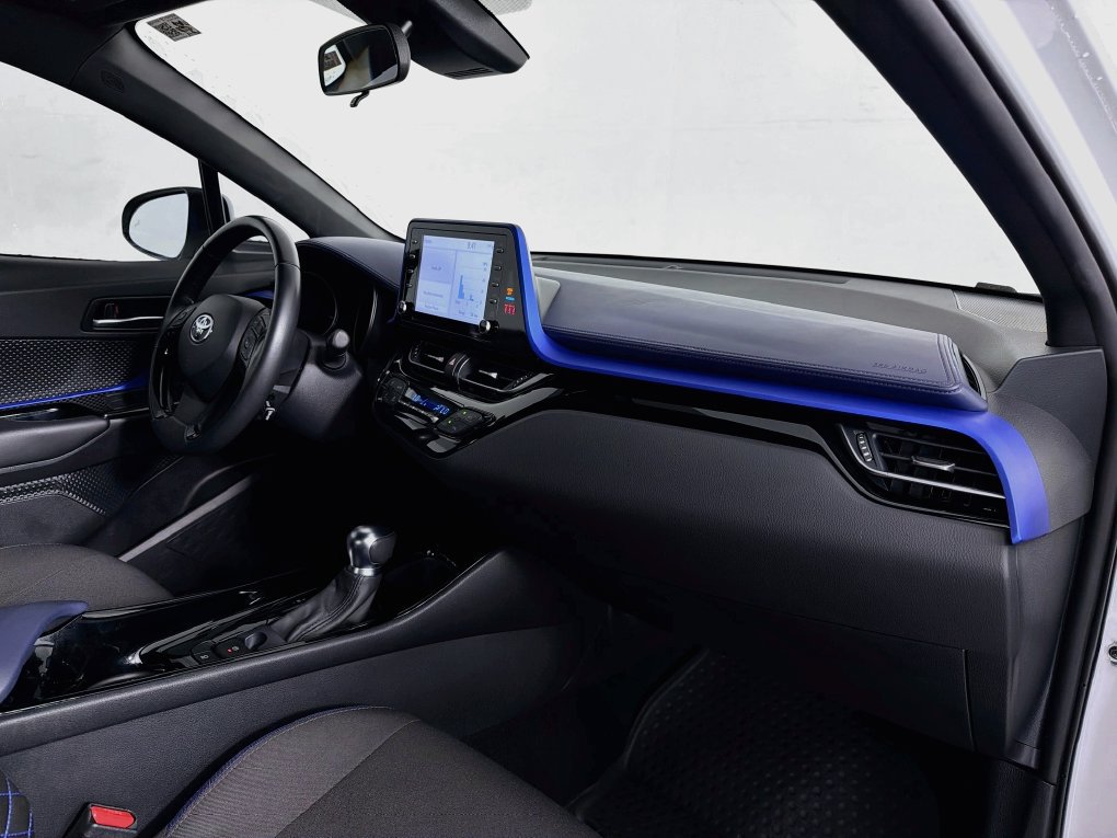 Used 2022 Toyota C-HR XLE FWD image 31
