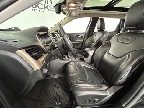 Used 2018 Jeep Cherokee Limited image 21