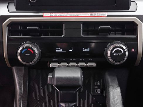 Certified 2025 Toyota Tacoma SR5 AWD/4WD image 36
