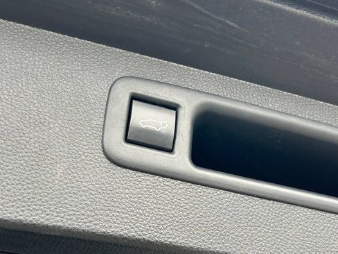 Used 2023 Toyota Highlander XLE AWD/4WD image 53