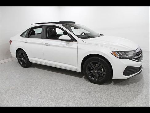 Used 2024 Volkswagen Jetta SE FWD image 1