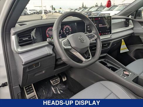 New 2026 Volkswagen Tiguan SE R-Line FWD image 9