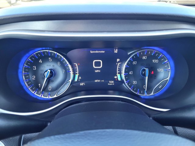 Used 2024 Chrysler Pacifica Touring-L FWD image 21