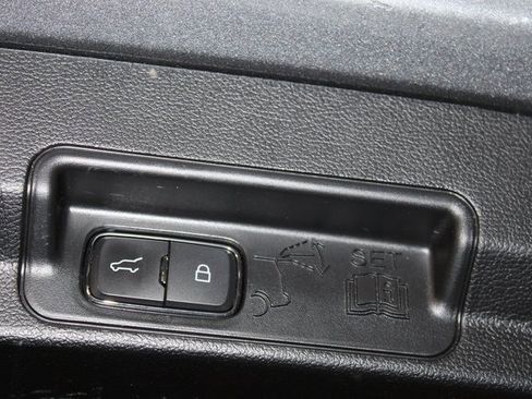 Used 2021 Ford Explorer XLT w/ Equipment Group 202A image 31