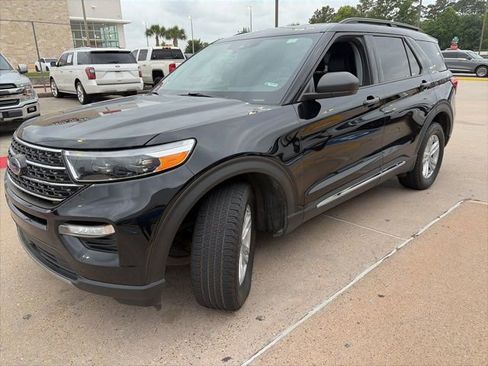Used 2023 Ford Explorer XLT w/ Equipment Group 202A AWD/4WD image 2