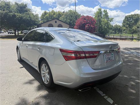 Used 2014 Toyota Avalon XLE Premium w/ Preferred Accessory Package FWD image 5