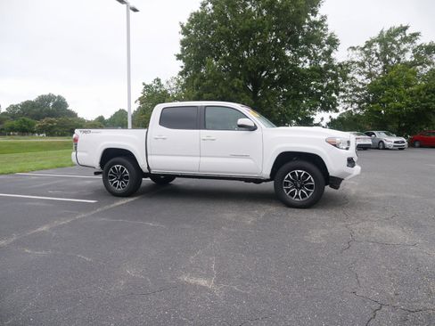 Used 2021 Toyota Tacoma TRD Sport image 1