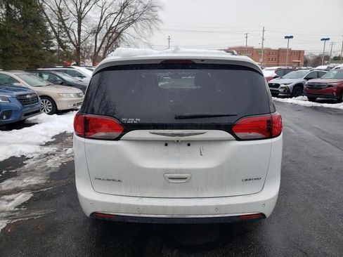 Used 2019 Chrysler Pacifica Limited image 4