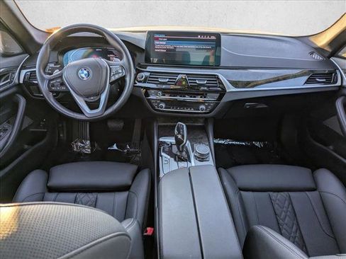 Certified 2023 BMW 530e xDrive w/ Premium Package image 18