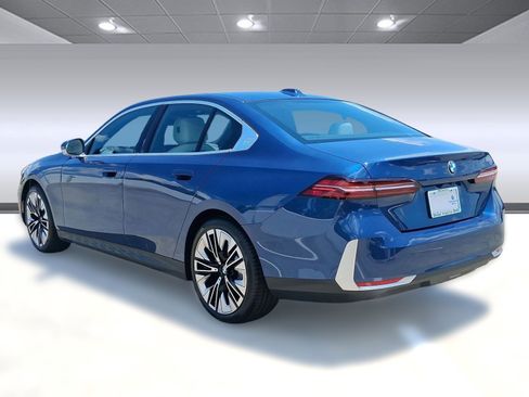 Used 2026 BMW 530i w/ Premium Package image 3