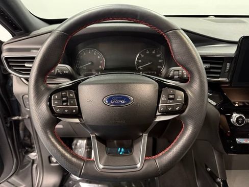 Used 2024 Ford Explorer ST-Line w/ Class IV Trailer Tow Package RWD image 17