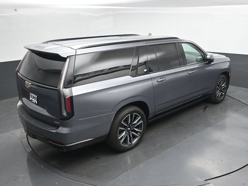 Used 2021 Cadillac Escalade ESV Sport w/ Driver Assist Tech Package AWD/4WD image 31