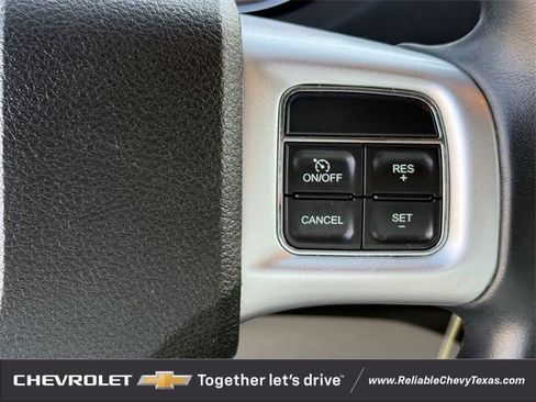 Used 2018 Dodge Grand Caravan SE w/ UConnect Hands-Free Group image 15
