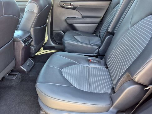Certified 2025 Toyota Highlander XSE AWD/4WD image 17