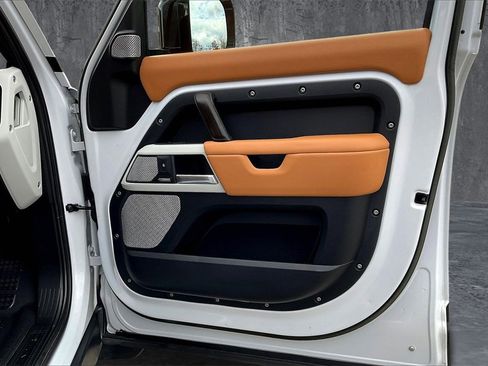 Certified 2023 Land Rover Defender 130 SE image 29