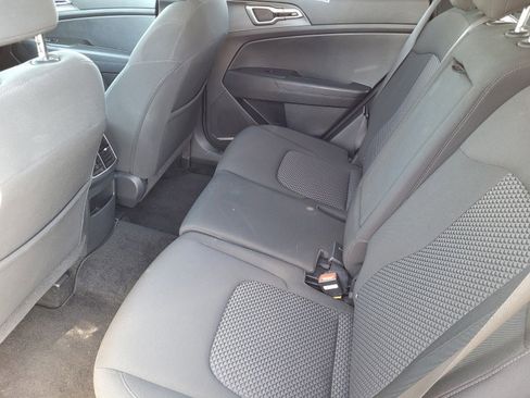 Used 2024 Kia Sportage LX image 17