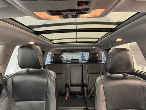 Used 2019 Toyota Highlander AWD V6 image 30