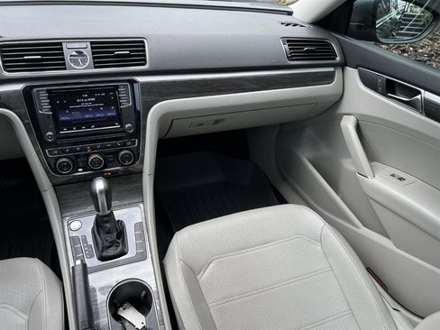 Used 2017 Volkswagen Passat 1.8T SE w/ SE Lighting Package image 22