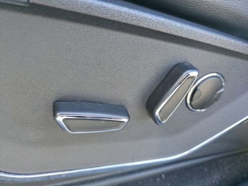 Used 2023 Ford F150 Lariat w/ Equipment Group 502A High image 41