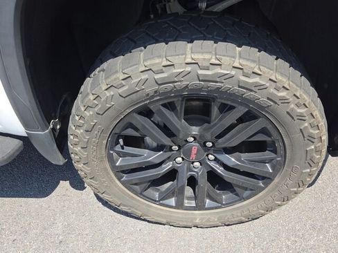 Used 2022 GMC Sierra 1500 AT4 w/ AT4 Premium Package AWD/4WD image 19