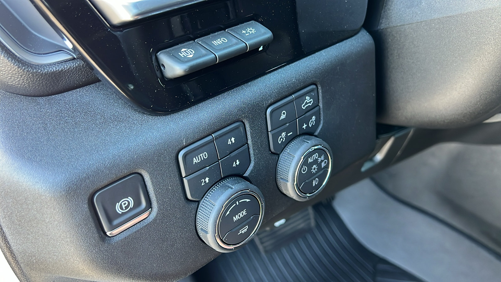 New 2026 Chevrolet Silverado 2500 High Country w/ High Country Premium Package AWD/4WD image 32