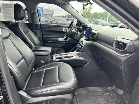 Used 2020 Ford Explorer XLT w/ Equipment Group 202A AWD/4WD image 12