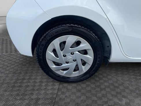 Used 2016 Toyota Prius C Two image 27