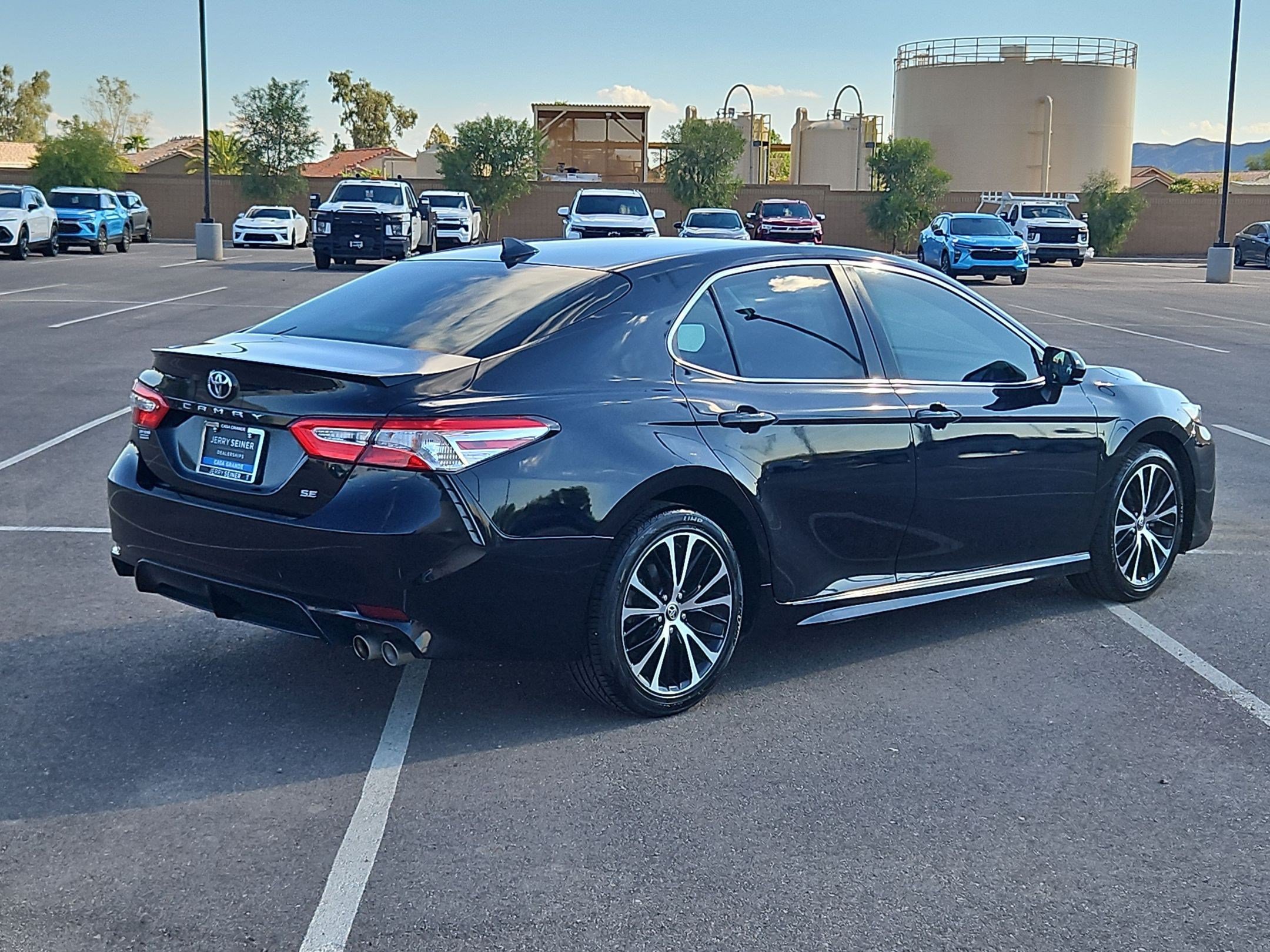 Used 2020 Toyota Camry SE FWD image 5