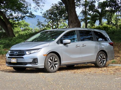 Used 2025 Honda Odyssey EX-L image 2