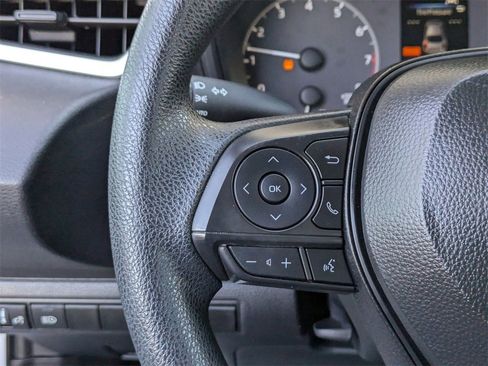 Used 2025 Toyota Corolla LE image 20