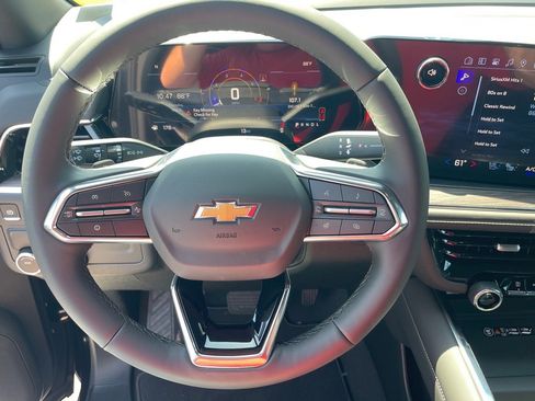 New 2025 Chevrolet Suburban Premier image 7